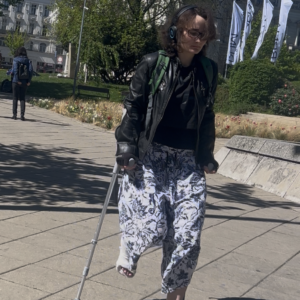 Slc girl crutching – video