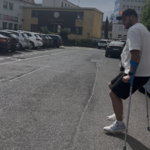 Guy slc on crutches video