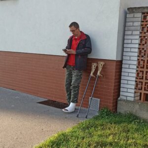 Guys in casts 2 ( photo pack)