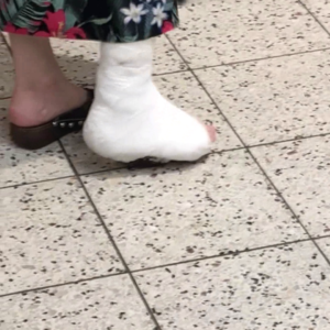 woman in shop with slwc ( video)
